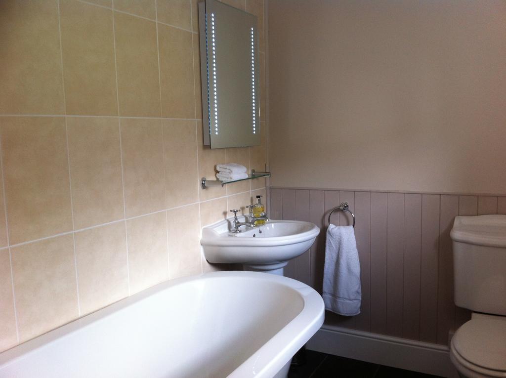 Burcott Mill Guesthouse Wells Dış mekan fotoğraf
